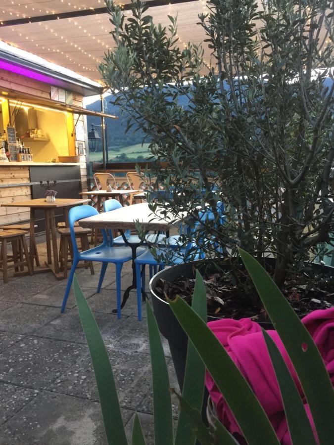 Gite La Cerise Qui Rit La Cresse Exteriör bild