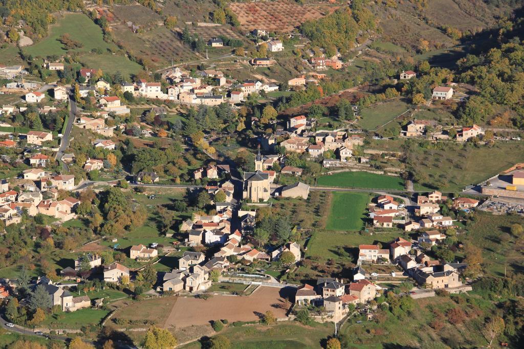 Gite La Cerise Qui Rit La Cresse Exteriör bild